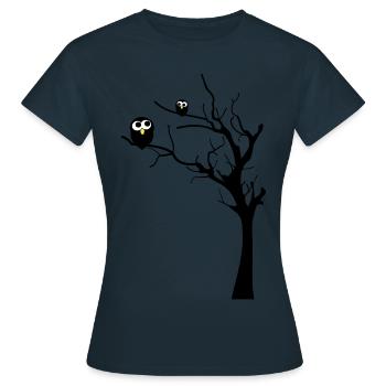 Eulen auf einem Baum - Frauen T-Shirt - Navy - Vorne - AI Model Female 172 dark (172cm)