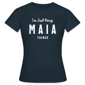 Je fais juste Maia Things Nom personnalisé - T-shirt Femme - marine - Devant - AI Model Female 172 dark (172cm)