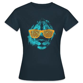 Lion avec des lunettes de soleil - T-shirt Femme - marine - Devant - AI Model Female 172 dark (172cm)