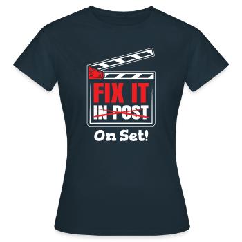 Réparez-le sur le plateau! Pour les cinéastes - T-shirt Femme - marine - Devant - AI Model Female 172 dark (172cm)