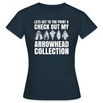Let's get down to business looking at arrowheads - Women's T-Shirt - navy - Front - AI Model Female 172 dark (172cm)