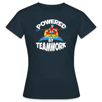 Angetrieben Durch Teamwork - Frauen T-Shirt - Navy - Vorne - AI Model Female 172 dark (172cm)