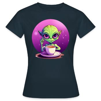 Mitternachts-Kaffee: Der grüne Alien-Trinker - Frauen T-Shirt - Navy - Vorne - AI Model Female 172 dark (172cm)