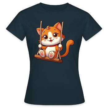 Chat de dessin animé mignon se balançant sur l’aire de jeux - T-shirt Femme - marine - Devant - AI Model Female 172 dark (172cm)