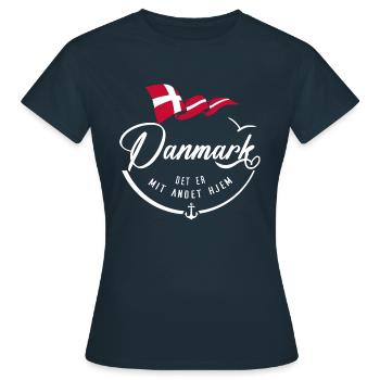 DANMARK - Ma résidence secondaire - w - T-shirt Femme - marine - Devant - AI Model Female 172 dark (172cm)