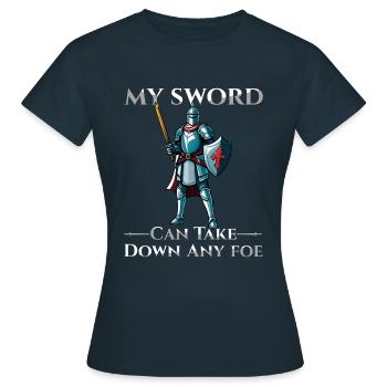 Mon épée peut abattre n’importe quel ennemi Ren Faire Jousting - T-shirt Femme - marine - Devant - AI Model Female 172 dark (172cm)