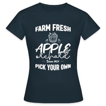 Verger de pommiers frais de la ferme depuis 1927 - T-shirt Femme - marine - Devant - AI Model Female 172 dark (172cm)