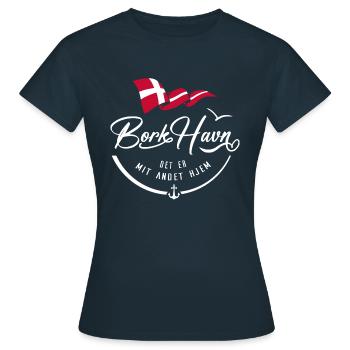 BORKHAVN - Ma résidence secondaire - w - T-shirt Femme - marine - Devant - AI Model Female 172 dark (172cm)