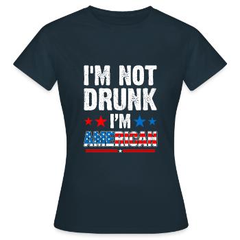 Je ne suis pas ivre, je suis américain. - T-shirt Femme - marine - Devant - AI Model Female 172 dark (172cm)