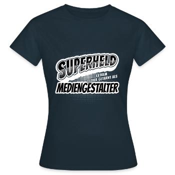 Superheld, clever getarnt als Mediengestalter - Frauen T-Shirt - Navy - Vorne - AI Model Female 172 dark (172cm)