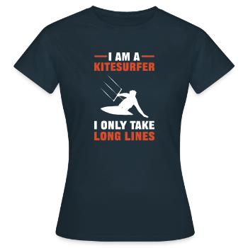 Je ne fais que de longues files d’attente. Kitesurf - T-shirt Femme - marine - Devant - AI Model Female 172 dark (172cm)