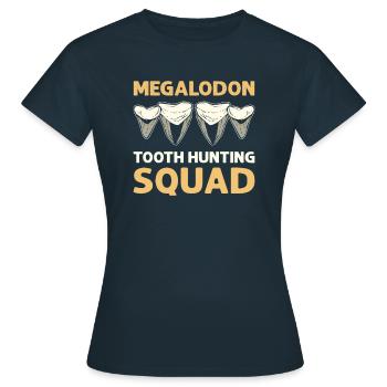 Megalodon tooth hunting troop. - Women's T-Shirt - navy - Front - AI Model Female 172 dark (172cm)