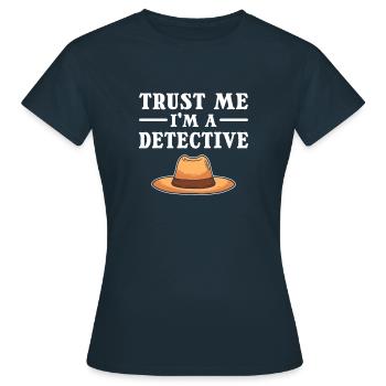 Croyez-moi, je suis détective. Espion. - T-shirt Femme - marine - Devant - AI Model Female 172 dark (172cm)