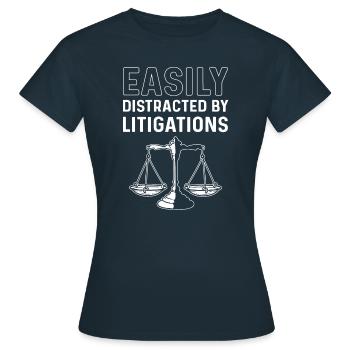 Facilement distrait par un litige. - T-shirt Femme - marine - Devant - AI Model Female 172 dark (172cm)