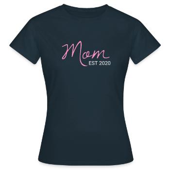 Maman EST 2020 mère depuis 2020 - T-shirt Femme - marine - Devant - AI Model Female 172 dark (172cm)