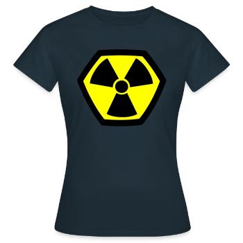 Icône Atome Nucléaire Symbole Radioactif Super Héros - T-shirt Femme - marine - Devant - AI Model Female 172 dark (172cm)