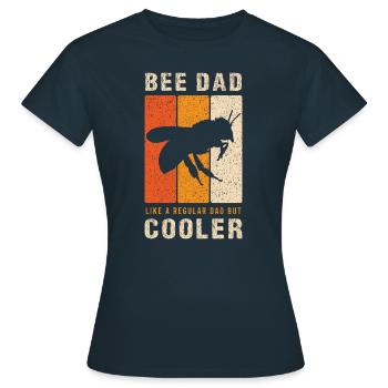 Abeille papa comme un habitué papa Mais Cooler - T-shirt Femme - marine - Devant - AI Model Female 172 dark (172cm)