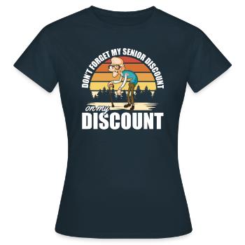 Pension de retraité N’oubliez pas mon rabais senior - T-shirt Femme - marine - Devant - AI Model Female 172 dark (172cm)