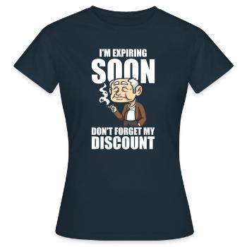 Pension de retraité drôle N’oubliez pas ma réduction - T-shirt Femme - marine - Devant - AI Model Female 172 dark (172cm)