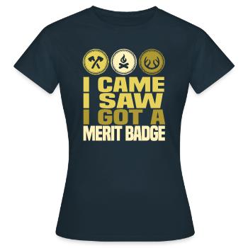 Insigne scout - T-shirt Femme - marine - Devant - AI Model Female 172 dark (172cm)