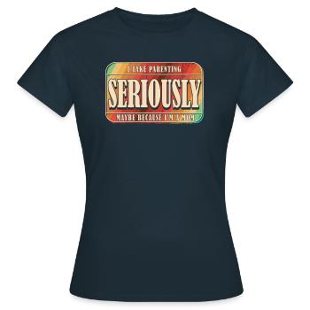 Schwarzer Humor Erziehung - Frauen T-Shirt - Navy - Vorne - AI Model Female 172 dark (172cm)