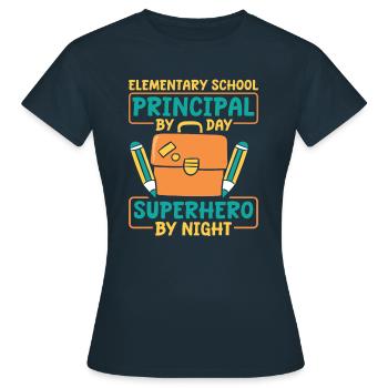 Directeur d’école primaire - T-shirt Femme - marine - Devant - AI Model Female 172 dark (172cm)