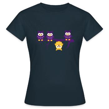 Être différents 4 hiboux Adebayo diffèrent - T-shirt Femme - marine - Devant - AI Model Female 172 dark (172cm)