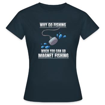Pourquoi aller pêcher quand on peut aller à la - T-shirt Femme - marine - Devant - AI Model Female 172 dark (172cm)