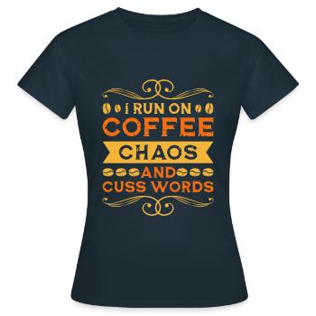 Ich Laufe Auf Kaffeechaos Und Schimpfwörter - Frauen T-Shirt - Navy - Vorne - AI Model Female 172 dark (172cm)