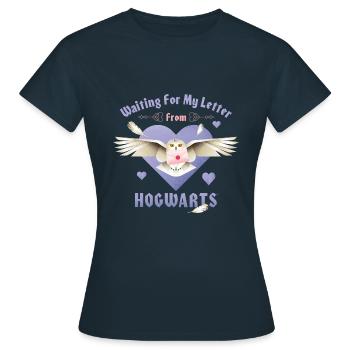 Harry Potter Waiting For My Letter From Hogwarts - Frauen T-Shirt - Navy - Vorne - AI Model Female 172 dark (172cm)