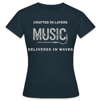 Crafted in Layers - Musik Design für Produzenten - Frauen T-Shirt - Navy - Vorne - AI Model Female 172 dark (172cm)