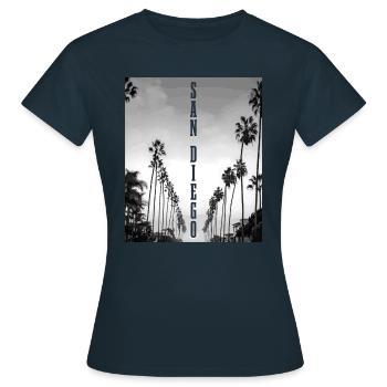 San Diego California - Women's T-Shirt - navy - Front - AI Model Female 172 dark (172cm)