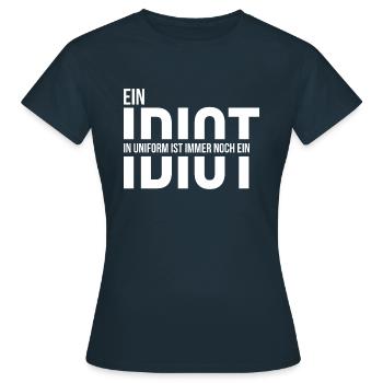 Ein Idiot in Uniform ist immer noch ein Idiot - Frauen T-Shirt - Navy - Vorne - AI Model Female 172 dark (172cm)