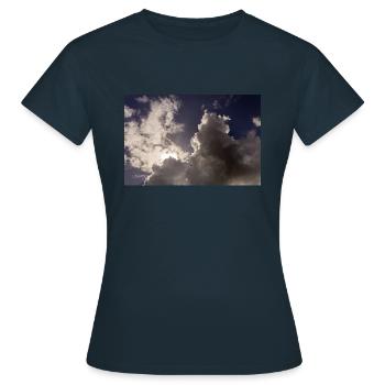 ciel et nuages - T-shirt Femme - marine - Devant - AI Model Female 172 dark (172cm)