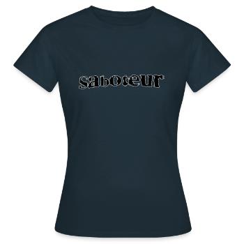 Saboteur - T-shirt Femme - marine - Devant - AI Model Female 172 dark (172cm)