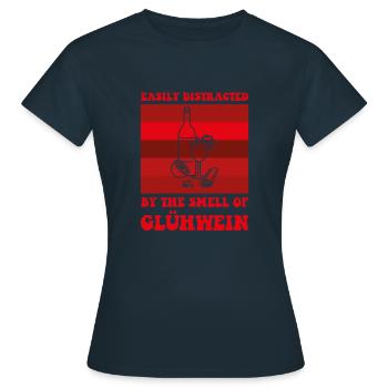 Easily Distracted By Gluehwein, Mulled Wine - Frauen T-Shirt - Navy - Vorne - AI Model Female 172 dark (172cm)