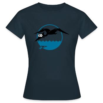 Ptérosaures poursuivent des poissons, dino, dragon - T-shirt Femme - marine - Devant - AI Model Female 172 dark (172cm)