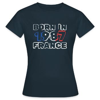 Né en France France 1987 - T-shirt Femme - marine - Devant - AI Model Female 172 dark (172cm)
