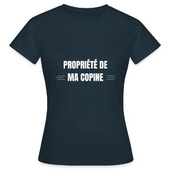 Propriété de ma copine - T-shirt Femme - marine - Devant - AI Model Female 172 dark (172cm)