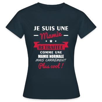 Mamie retraitée, retraite, cadeau départ retraite - T-shirt Femme - marine - Devant - AI Model Female 172 dark (172cm)