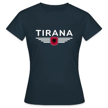 Tirana Design – Au cœur de l’Albanie - T-shirt Femme - marine - Devant - AI Model Female 172 dark (172cm)