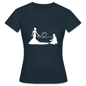 Hochzeit Brautpaar Leine Herz - Frauen T-Shirt - Navy - Vorne - AI Model Female 172 dark (172cm)