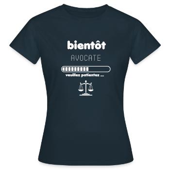 bientot AVOCATE - T-shirt Femme - marine - Devant - AI Model Female 172 dark (172cm)