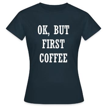 OK, mais d’abord café - OK, aber zuerst Kaffee - T-shirt Femme - marine - Devant - AI Model Female 172 dark (172cm)