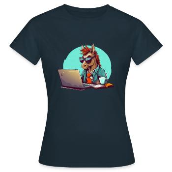 Horse Power CEO - Café et ordinateur portable en entreprise - T-shirt Femme - marine - Devant - AI Model Female 172 dark (172cm)