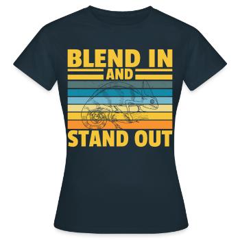 Se fondre et se démarquer - T-shirt Femme - marine - Devant - AI Model Female 172 dark (172cm)