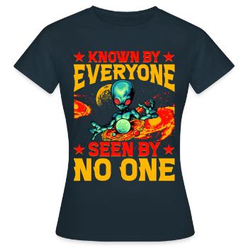 Connu de tous vu par personne - T-shirt Femme - marine - Devant - AI Model Female 172 dark (172cm)