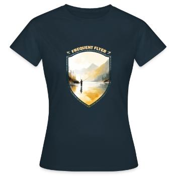 Fly Fishing Casting Art - A Canvas In Nature - Frauen T-Shirt - Navy - Vorne - AI Model Female 172 dark (172cm)