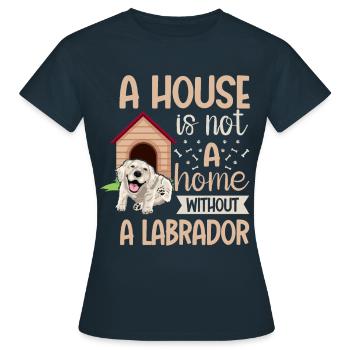 Une maison n’est pas une maison sans Labrador - T-shirt Femme - marine - Devant - AI Model Female 172 dark (172cm)