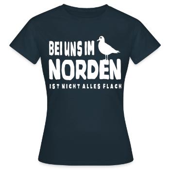 Bei uns im Norden ist nicht alles flach - Frauen T-Shirt - Navy - Vorne - AI Model Female 172 dark (172cm)